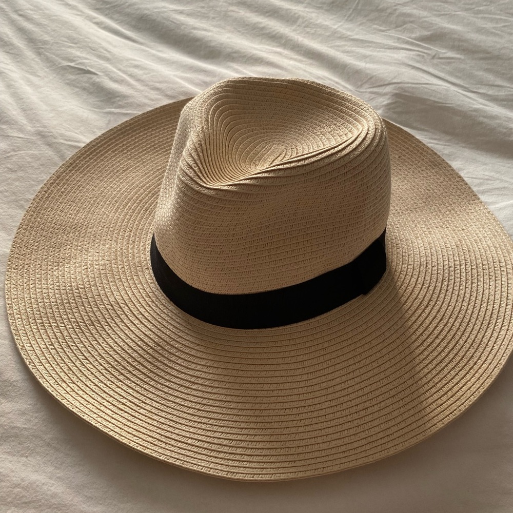 Adorable Dynamite Sun Hat - Picture 2 of 5